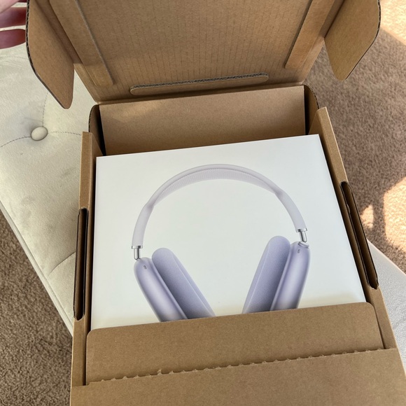 Purple Apple AirPods Max USB-C - Picture 11 of 15